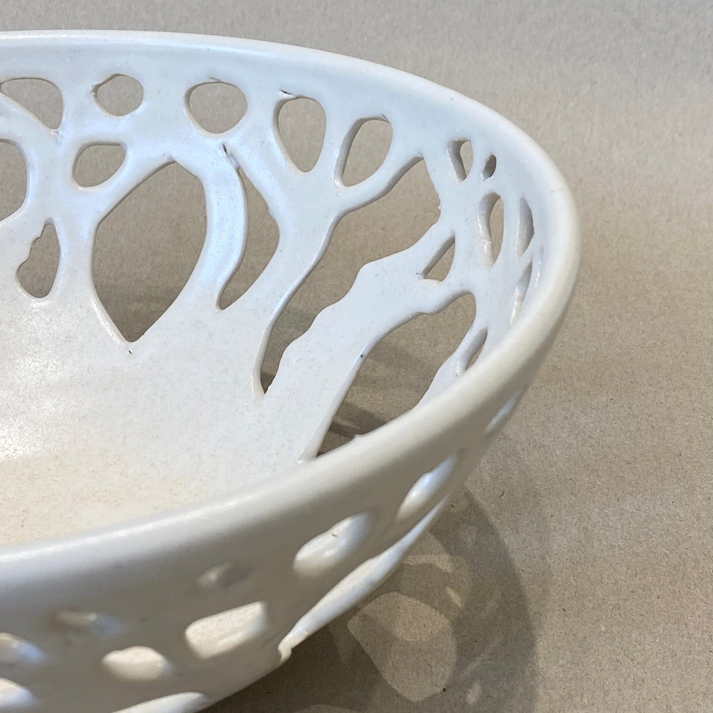 Small tree bowl in white