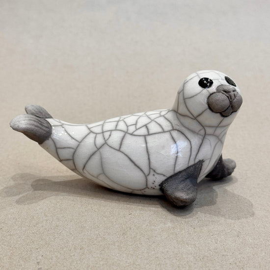 Seal Pup - On Flippers (white)