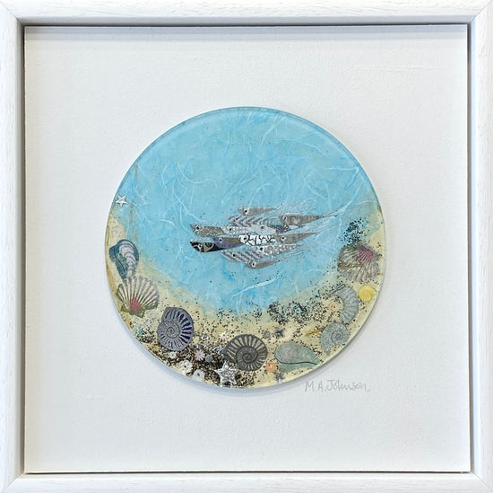 Load image into Gallery viewer, Framed Glass Disc - Shoal and Shells (medium)
