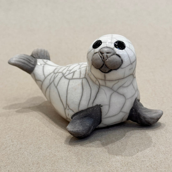 Seal Pup - On Flippers (white)